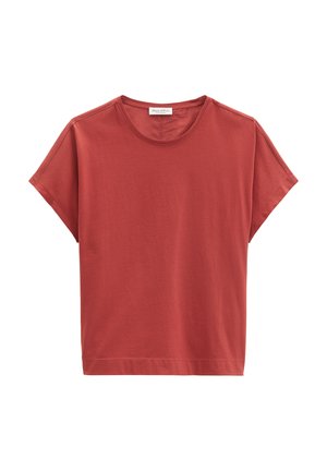 Kurzärmliges T-Shirt aus Baumwolle in Rostfarbe mit Rundhalsausschnitt und entspanntem Schnitt, flach auf weißem Hintergrund arrangiert.