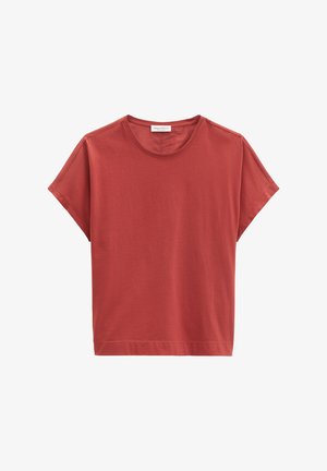 Kurzärmliges T-Shirt aus Baumwolle in Rostfarbe mit Rundhalsausschnitt und entspanntem Schnitt, flach auf weißem Hintergrund arrangiert.