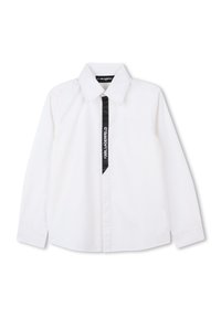 Hvit skjorte med en svart vertikal stripe som har teksten "KARL LAGERFELD". Klassisk krage, lange ermer og en knapplukking foran.