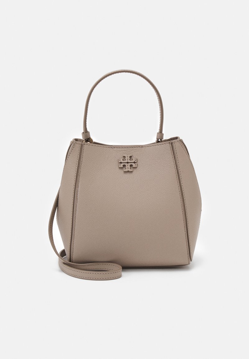 Tory Burch - MCGRAW BUCKET BAG - Sac à main - fresh clay, Agrandir