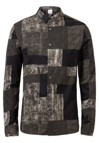 Chemise à manches longues en tissu avec un motif mélangé de patches gris foncé et noir. Elle possède une fermeture à boutons devant et un col, avec des poignets boutonnés.