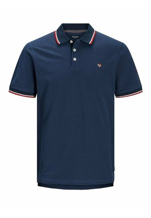 Granatowa koszulka polo wykonana z teksturowanej tkaniny, z trzema guzikami przy kołnierzyku w paski czerwono-białe oraz małym logo na piersi.