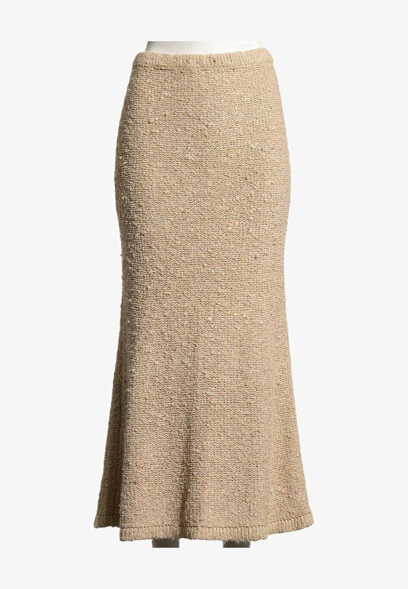 Jupe midi beige en maille avec un ourlet droit légèrement évasé et une ceinture côtelée, présentée sur fond blanc.