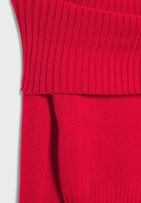 Roter Pullover mit geripptem Ausschnitt und Ärmelbündchen, aus einer weichen Wollmischung, mit glatter Oberfläche und geschichtetem Design.