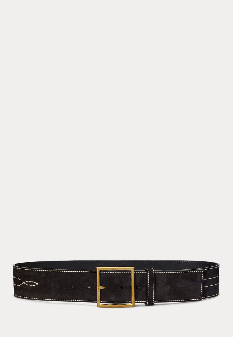 Svart mockabälte med en kvadratisk mässingsspänne, vit sömnad och dekorativa utskärningar på ena sidan.