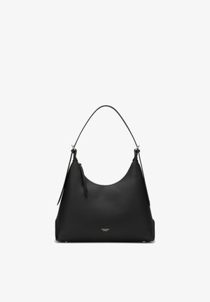 Musta nahkainen hobo-laukku, jossa on sileä pinta, kaareva muoto ja yksi olkahihna. Edessä on hienovarainen kultainen brändäys.