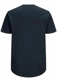 Camiseta de algodón azul oscuro de manga corta, con cuello redondo y corte recto. Textura suave, sin logotipos ni patrones visibles.