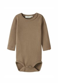 Body niemowlęce z długim rękawem w jasnobrązowym kolorze, wykonane z bawełny, z okrągłym dekoltem, zapięciem na napy u dołu oraz teksturowanym wzorem dzianiny.