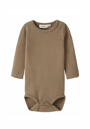 Bodysuit pour bébé à manches longues en coton marron clair, avec un col rond, des fermetures à pression en bas et un design tricoté texturé.