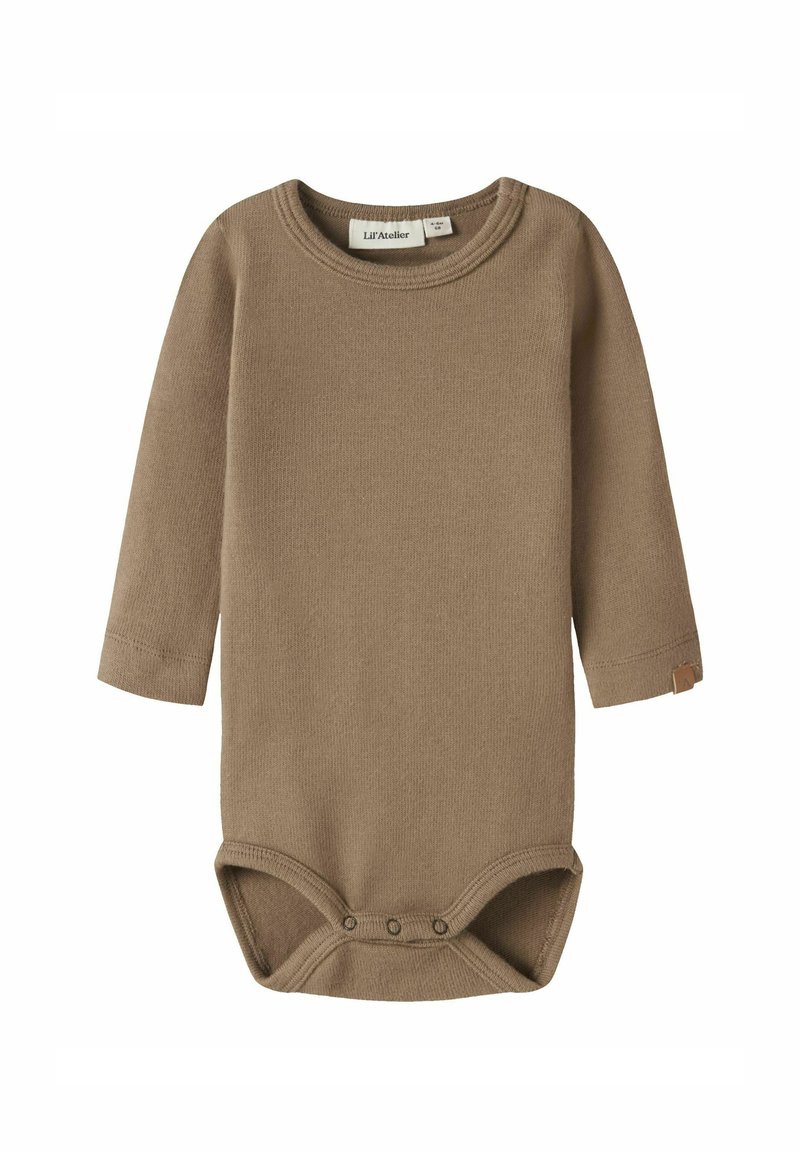 Body niemowlęce z długim rękawem w jasnobrązowym kolorze, wykonane z bawełny, z okrągłym dekoltem, zapięciem na napy u dołu oraz teksturowanym wzorem dzianiny.