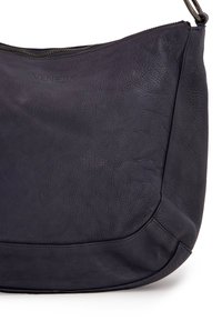 Dunkelnavyfarbene Ledertasche mit strukturiertem Oberflächen, geschwungener Form und Reißverschluss, mit dem geprägten Logo "VENEZIA."