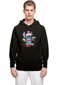 Felpa nera con cappuccio caratterizzata da un personaggio dei cartoni animati colorato che indossa un cappello di Babbo Natale rosso e tiene in mano delle luci di Natale, con una tasca a canguro.
