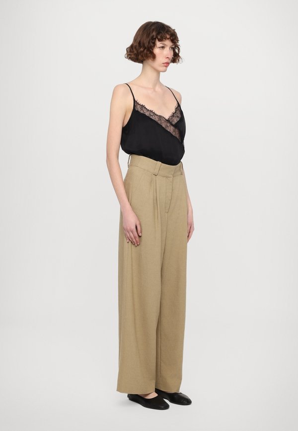 BODY WITH EDGE - Top2