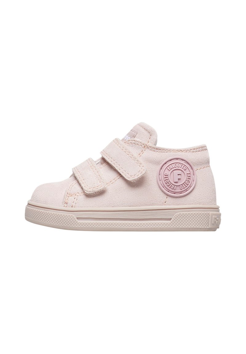 Sneaker alta in suede rosa con due strisce in Velcro, toppa rotonda con logo sul lato, suola in gomma e punta testurizzata.