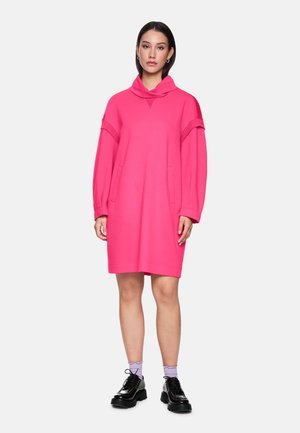 Day dress - dragon fruit