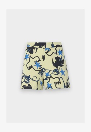 Kratke bež hlačice s apstraktnim uzorkom crnih ptica i plavih zvijezda razbacanih po tkanini.