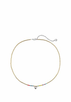 Dünne goldene Perlenkette mit kleinen, mehrfarbigen Perlen in der Mitte und einem silbernen Herzanhänger, verstellbare Kette mit Verschluss.