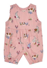 Mono de tela rosa con estampado floral y de animales, que incluye conejos y cobayas. Tiene bordes en forma de ondas y detalles de botones en las tirantes.