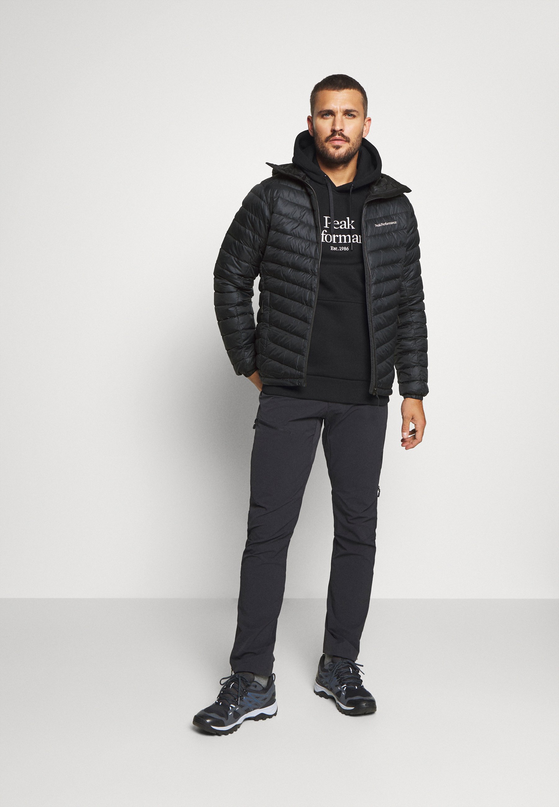 Peak Performance FROST HOOD JACKET Dunjakke blacksvart Peak Performance FROST HOOD JACKET Dunjakke blacksvart