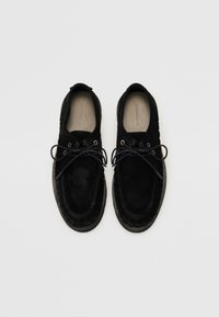 AllSaints SKIFF - Stringate sportive - black