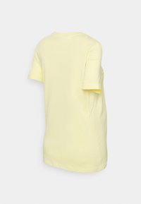 T-shirt de manga curta em algodão amarelo suave e leve. Apresenta um clássico decote redondo e um corte descontraído com uma textura suave.