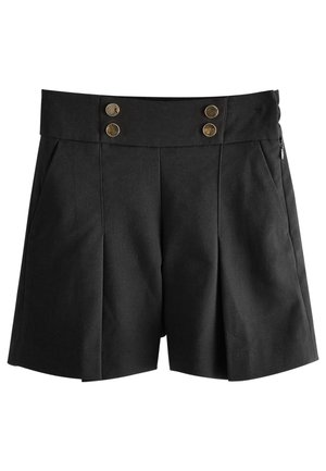 Shorts noirs ajustés en tissu lisse. Dotés d'une taille haute avec deux boutons dorés, de plis et de poches latérales.