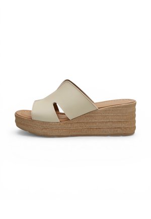 Sandalo beige con zeppa slip-on con tomaia larga in pelle e suola platform strutturata marrone chiaro, punta aperta e dettaglio ritagliato sul lato.
