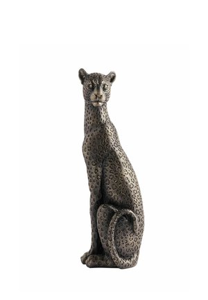 Bronzová socha sediaceho leoparda s detailnými škvrnami, ktorý hľadí dopredu s chvostom stočeným okolo tela.