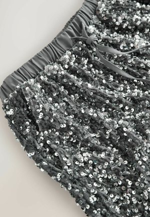 Hallide sädelevate lühikesed püksid, mis on kaetud pehme tekstuuriga ja millel on elastne vöökoht ning nööri. Pind on tihedalt kaetud läikivate sädelejatega.