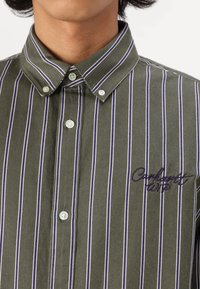 Carhartt WIP SIGNATURE SHIRT - Skjorta - office green/aura stone washed