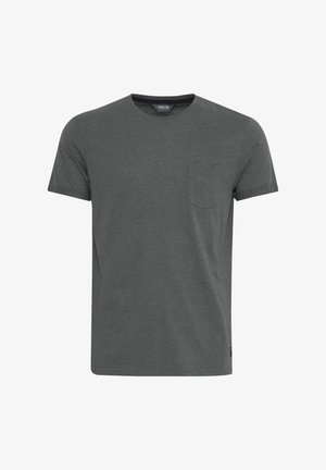 Siva kratka majica s kratkimi rokavi, izdelana iz mehkega bombaža, z okroglim izrezom in žepom na levi strani prsi. Preprost, klasičen dizajn.