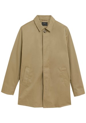 Cappotto beige chiaro di lunghezza media con chiusura a bottoni, colletto a punta e due tasche frontali. Tessuto liscio con un design strutturato.