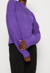 TOM TAILOR DENIM Stickad tröja - purple