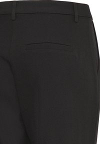 Pantalon noir avec une texture lisse, une coupe droite et une seule poche arrière à fente. Tissu léger pour le confort.