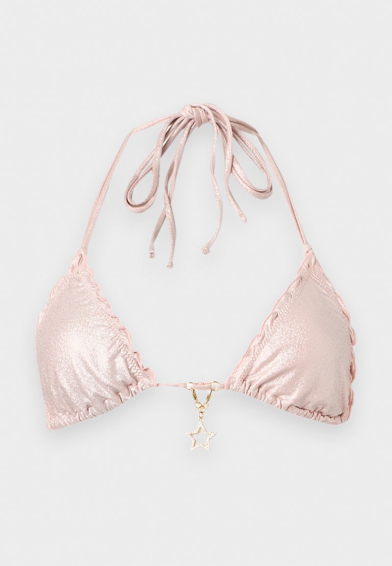 Haut de bikini triangle rose clair avec liens à nouer autour du cou et un petit pendentif étoile dorée suspendu au centre devant.