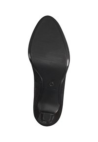 Semelle de chaussure noire avec une surface en caoutchouc texturé. Le design présente un orteil courbé et une finition lisse le long des bords. Taille marquée 37.