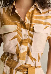 Reiss REGULAR FIT - HARRI PALM PRINT BELTED  - Overal - neutral