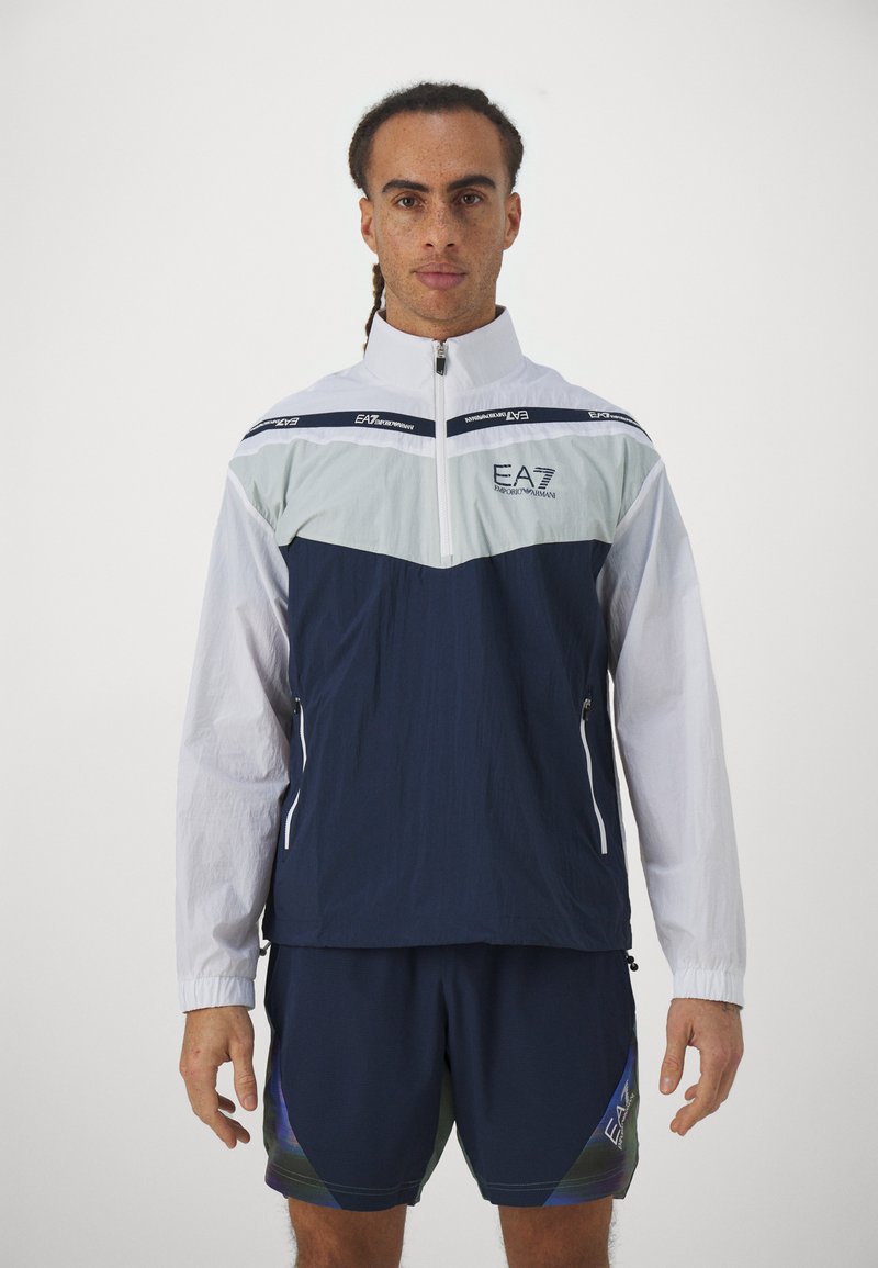 EA7 Emporio Armani - TENNIS CLUB - Windbreakers - white, Forstør