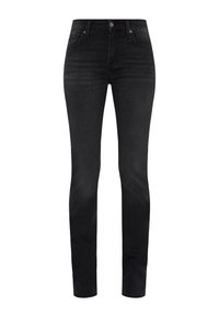 Svarta denimjeans med smal passform, medelhög midja, klassisk femfickdesign och subtila stickningar. Tyget har en mjuk textur.