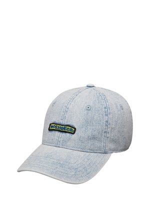 Casquette de baseball en denim bleu clair avec une visière incurvée et un patch rectangulaire du logo DC Shoes au centre avant.