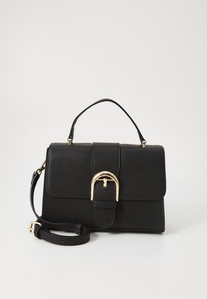 Schwarze Handtasche aus strukturiertem Material mit Klappe, goldenen Beschlägen und abnehmbarem Schultergurt. Verfügt über einen oberen Griff.