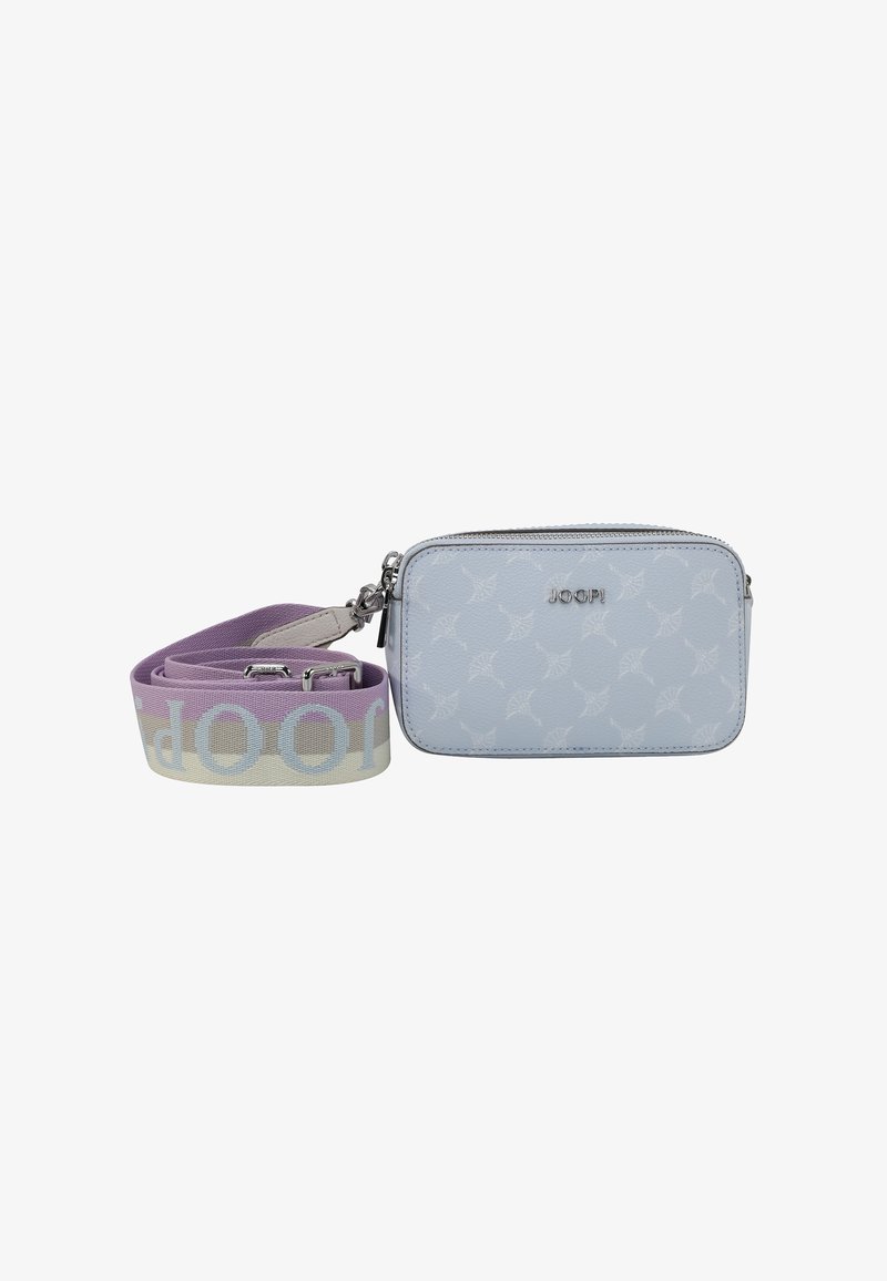 Borsa a tracolla in finta pelle azzurro chiaro con motivo a logo bianco, accessori in argento e una tracolla regolabile in viola e crema. Chiusura con cerniera.