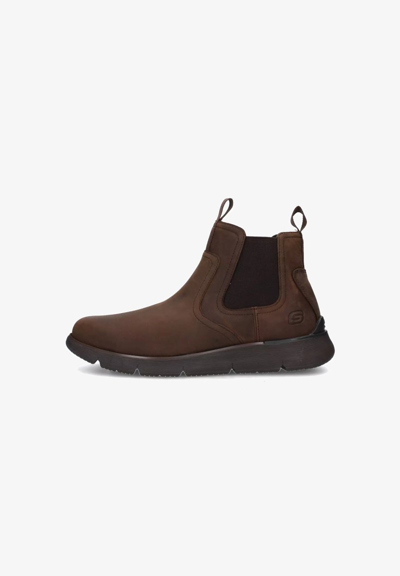 Bottines en cuir marron avec des panneaux élastiques sur les côtés, des languettes de tirage et une semelle en caoutchouc texturé. Bout légèrement arrondi et conception rembourrée.
