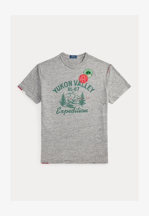 Hallharjast hall puuvillane T-särk ümmarguse kaeluse, lühikeste varrukate ja esipoolse graafilise prindiga, kus on kujutatud puid ja rohelise teksti "YUKON VALLEY".