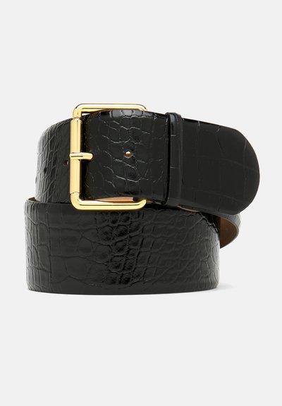 Czarny lakierowany skórzany pasek o teksturze krokodyla. Posiada prostokątną klamrę z metalu w kolorze złotym oraz gładki pasek ze skóry w kolorze czarnym.