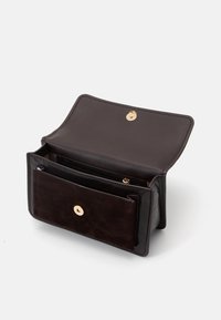 MICHAEL Michael Kors CLAIRE SHOULDER - Borsa a tracolla - chocolate