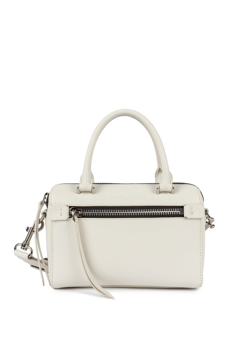 Borsa a tracolla bianca in pelle, di forma rettangolare, con manici superiori, una tracolla removibile e una tasca frontale con zip e accessoriatura in argento.