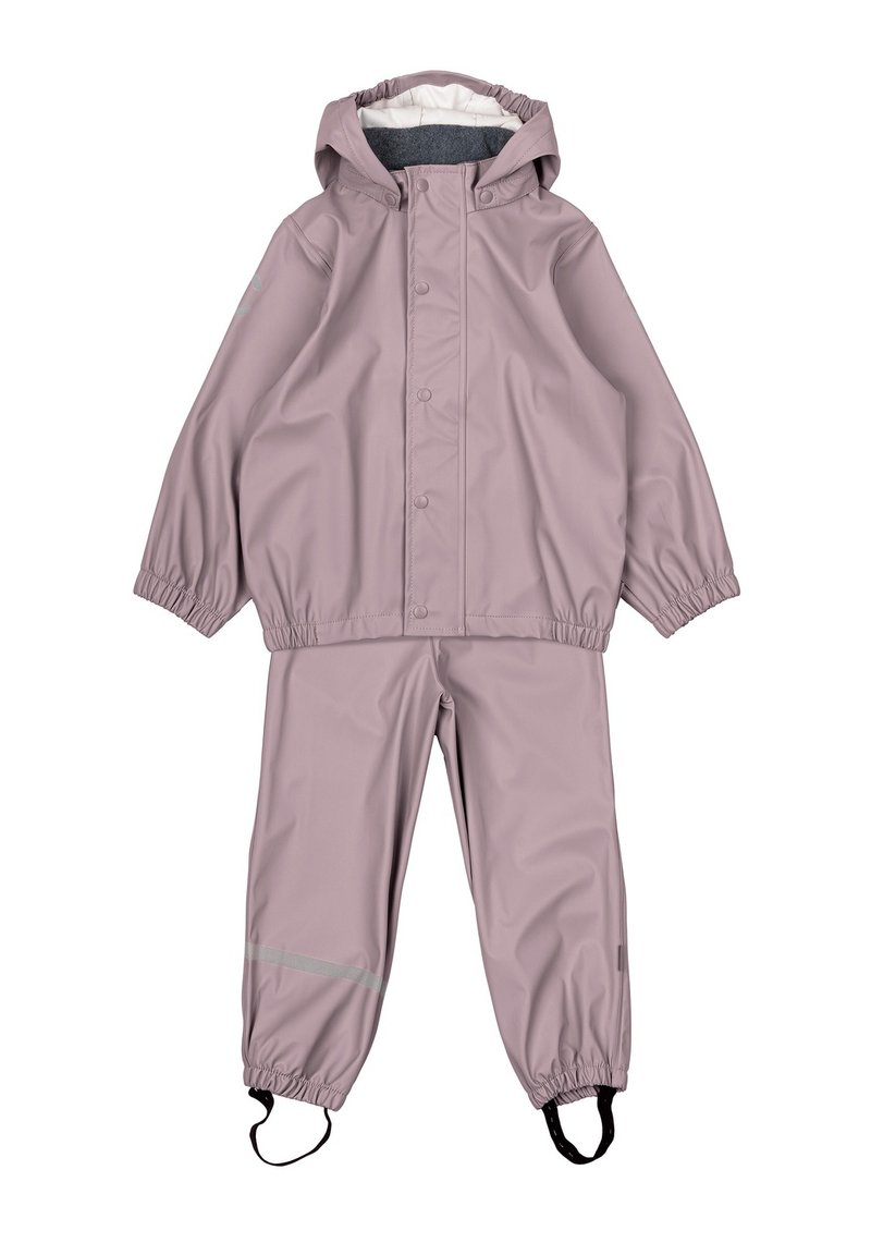 Roze waterdichte regenpak met elastische manchetten en capuchon, voorzien van een zachte textuur en reflecterende strepen op de broek voor zichtbaarheid.