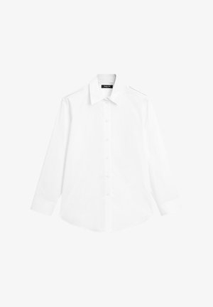 Biała koszula z długim rękawem, zapinana na guziki, klasyczny kołnierzyk, gładka tkanina, regularny krój, z prostymi mankietami i bez wzorów czy akcentów.