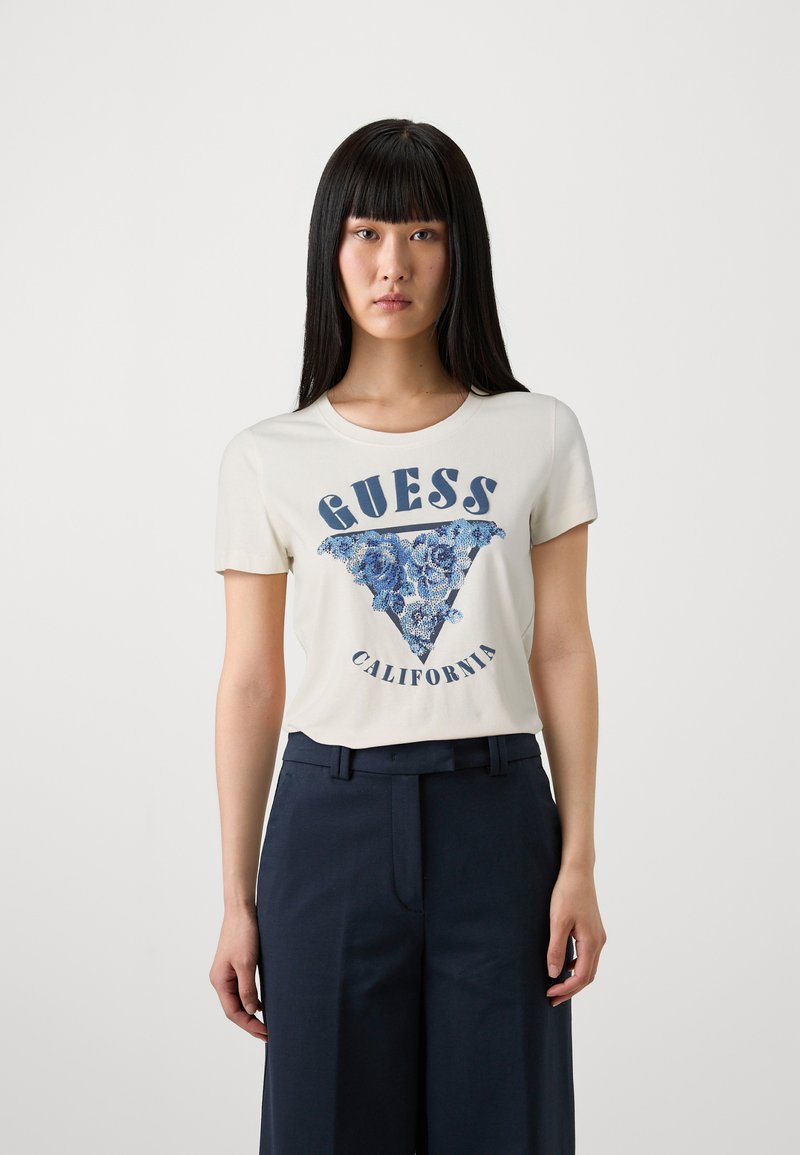 Guess SS CN  TRIANGLE - Marškinėliai su spaudiniu - cream white